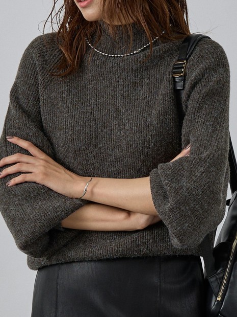 チャコールグレー