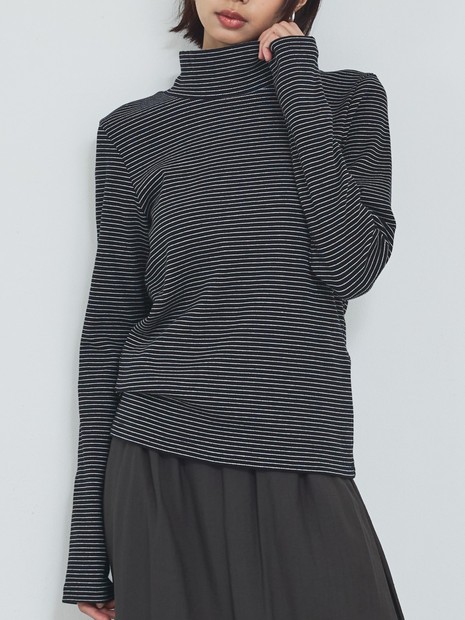 ハイネックプルオーバー